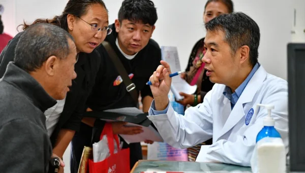 如何减少 Win11 系统托盘通知数量？